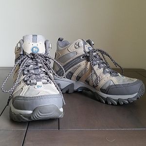 Merrell Womens Hiking Boots- New without tags